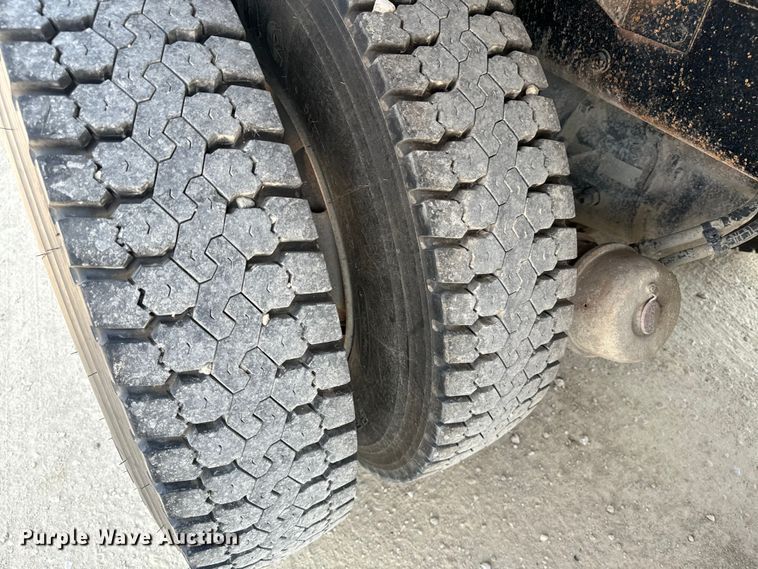 image for item DQ6889 2006 Kenworth T800 dump truck