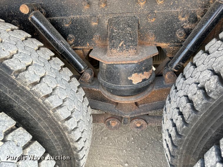 image for item DQ6889 2006 Kenworth T800 dump truck