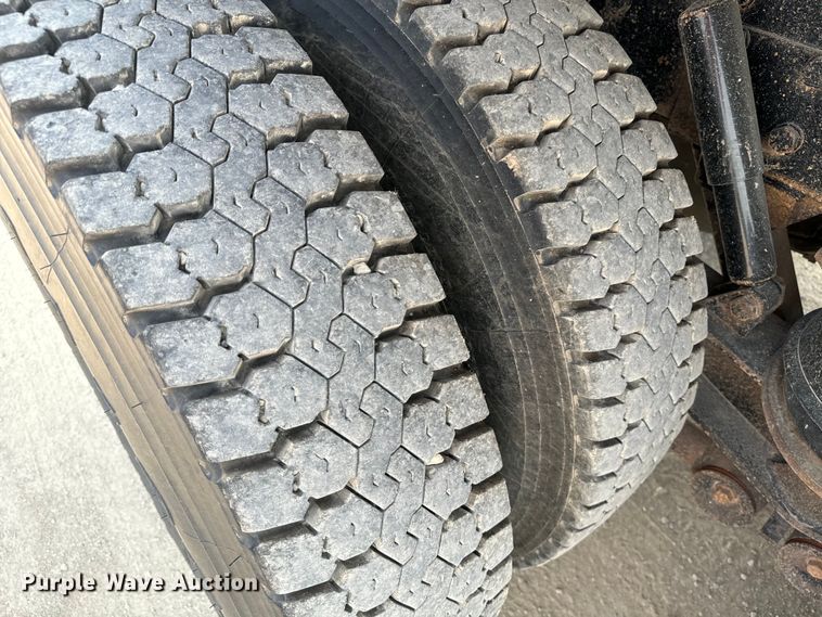 image for item DQ6889 2006 Kenworth T800 dump truck