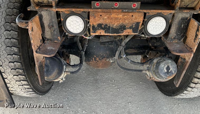 image for item DQ6889 2006 Kenworth T800 dump truck