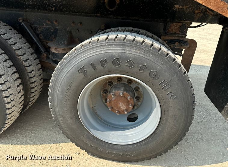 image for item DQ6889 2006 Kenworth T800 dump truck