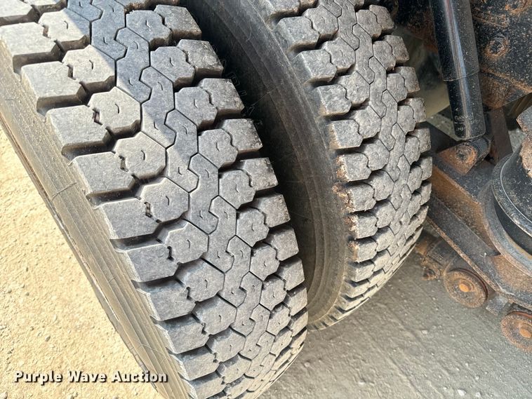 image for item DQ6889 2006 Kenworth T800 dump truck