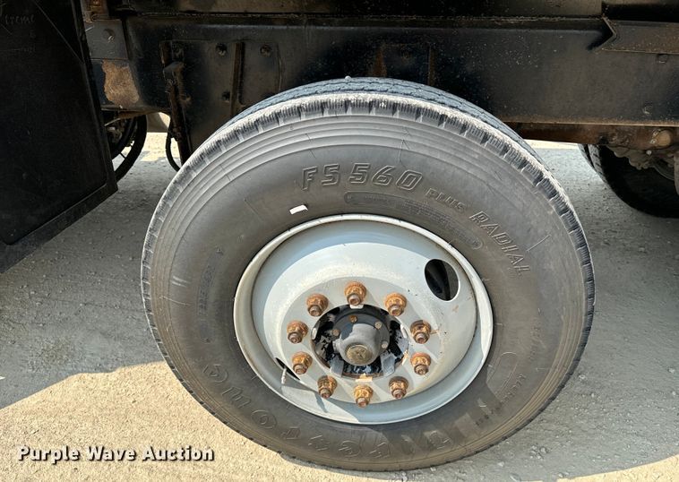 image for item DQ6889 2006 Kenworth T800 dump truck