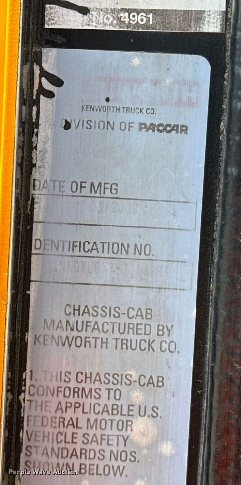 image for item DQ6889 2006 Kenworth T800 dump truck