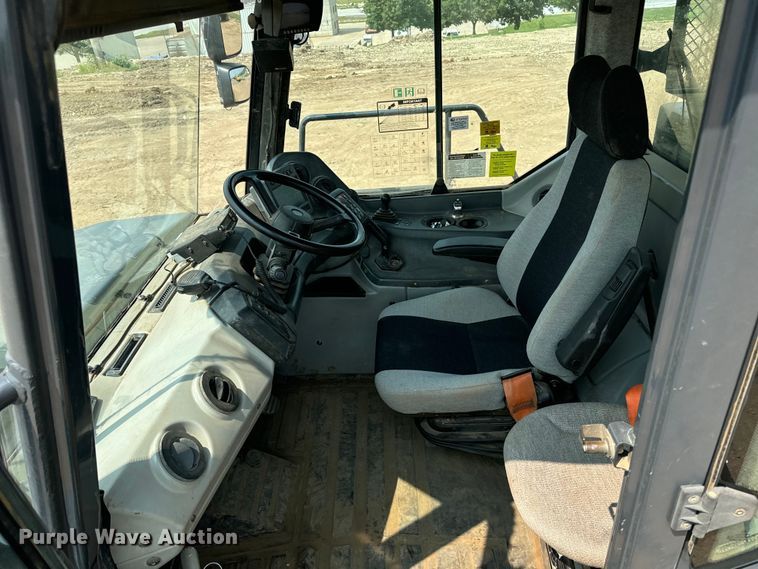 image for item DQ6902 2015 John Deere 460ET haul truck