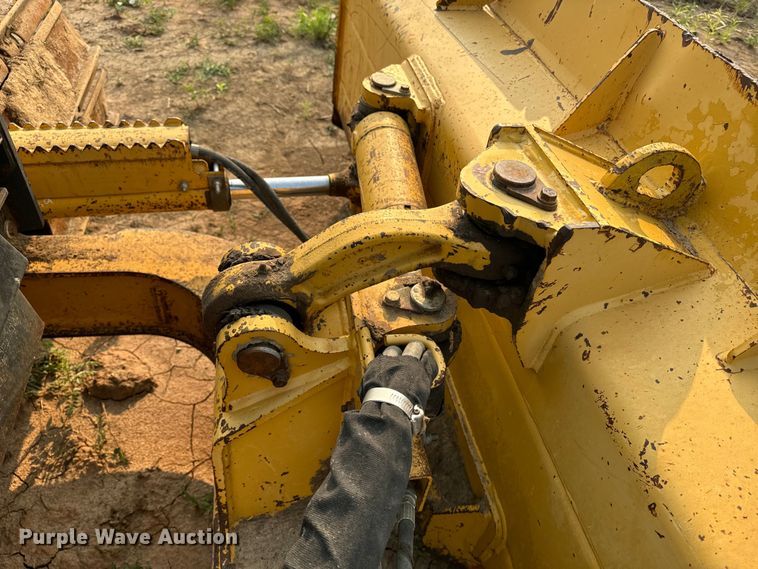 image for item DQ6903 2000 John Deere 450H LGP dozer