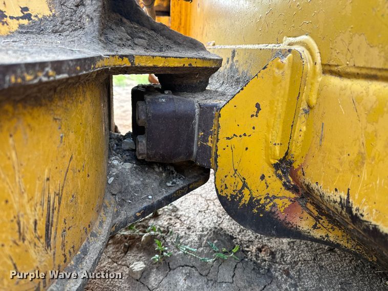 image for item DQ6903 2000 John Deere 450H LGP dozer