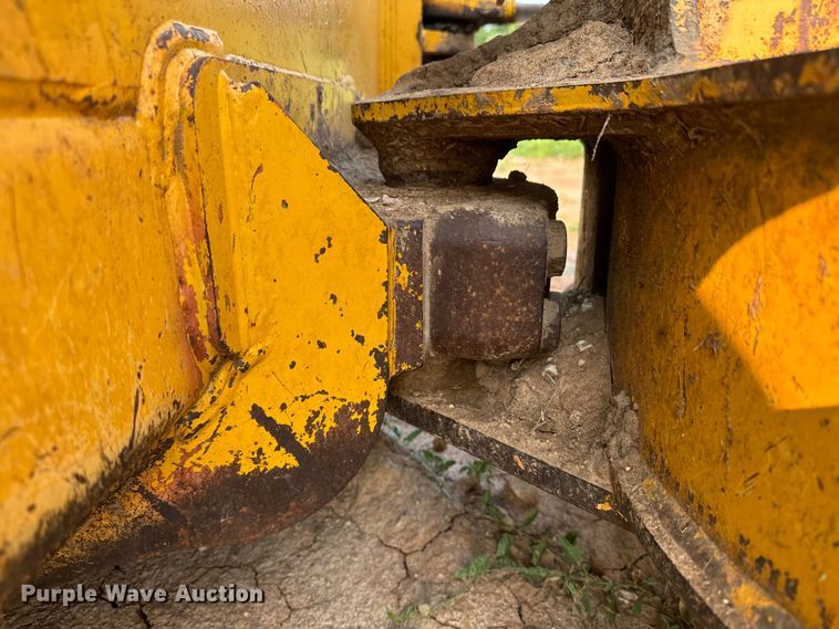 image for item DQ6903 2000 John Deere 450H LGP dozer