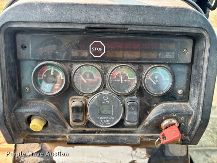 image for item DQ6903 2000 John Deere 450H LGP dozer