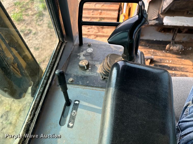 image for item DQ6903 2000 John Deere 450H LGP dozer