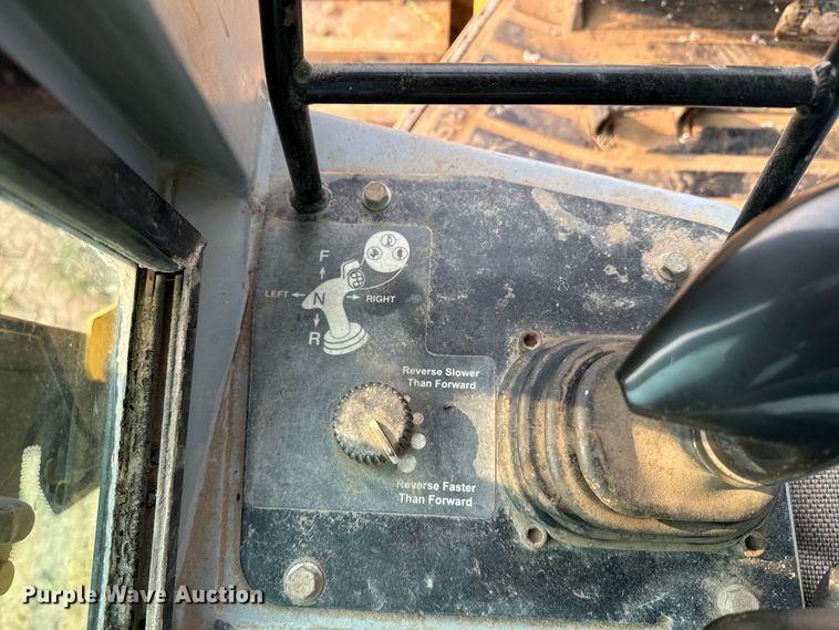 image for item DQ6903 2000 John Deere 450H LGP dozer