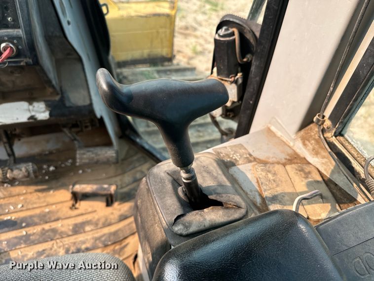 image for item DQ6903 2000 John Deere 450H LGP dozer