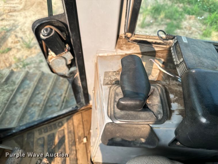 image for item DQ6903 2000 John Deere 450H LGP dozer