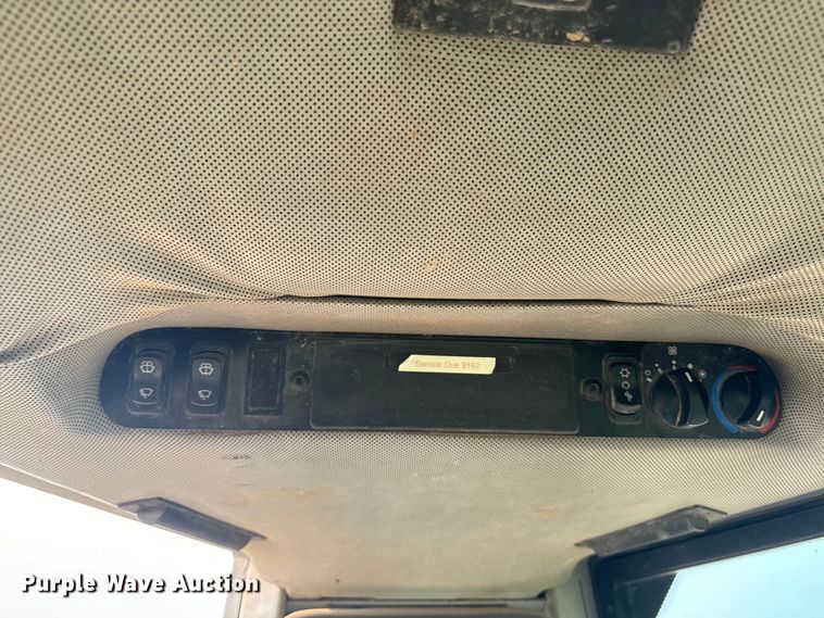 image for item DQ6903 2000 John Deere 450H LGP dozer