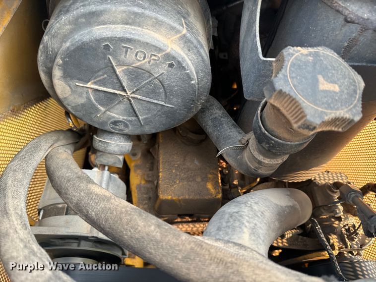 image for item DQ6903 2000 John Deere 450H LGP dozer