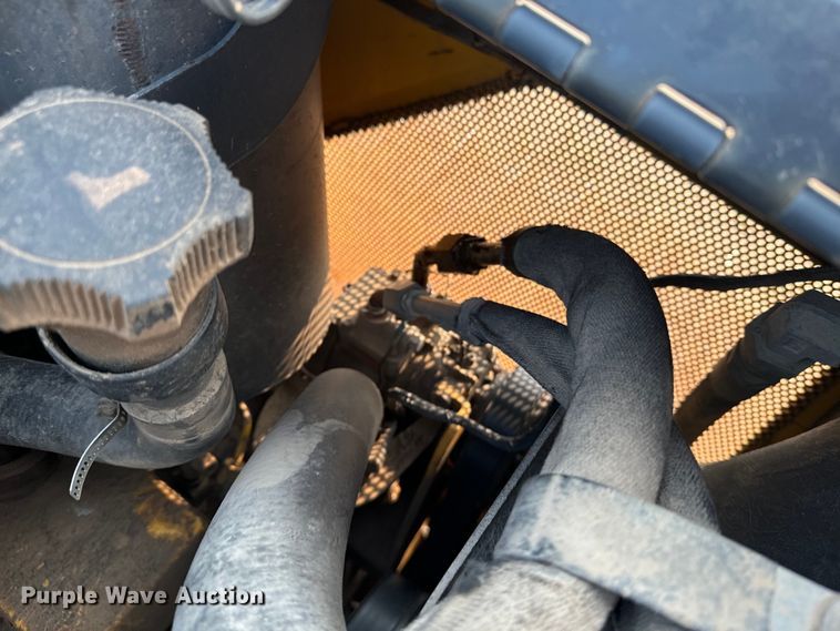 image for item DQ6903 2000 John Deere 450H LGP dozer