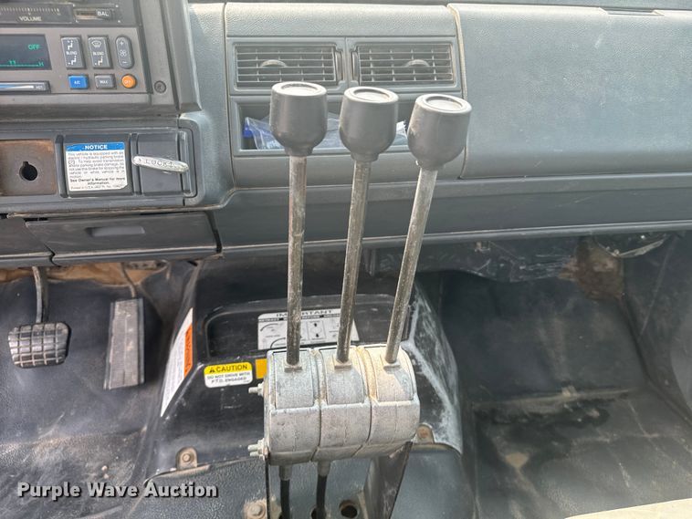 image for item DQ6904 1997 GMC C7500 roll-off container truck