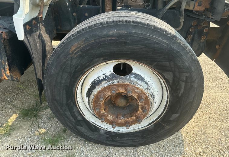 image for item DQ6904 1997 GMC C7500 roll-off container truck