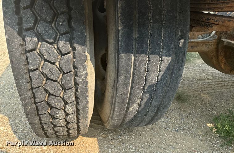 image for item DQ6904 1997 GMC C7500 roll-off container truck