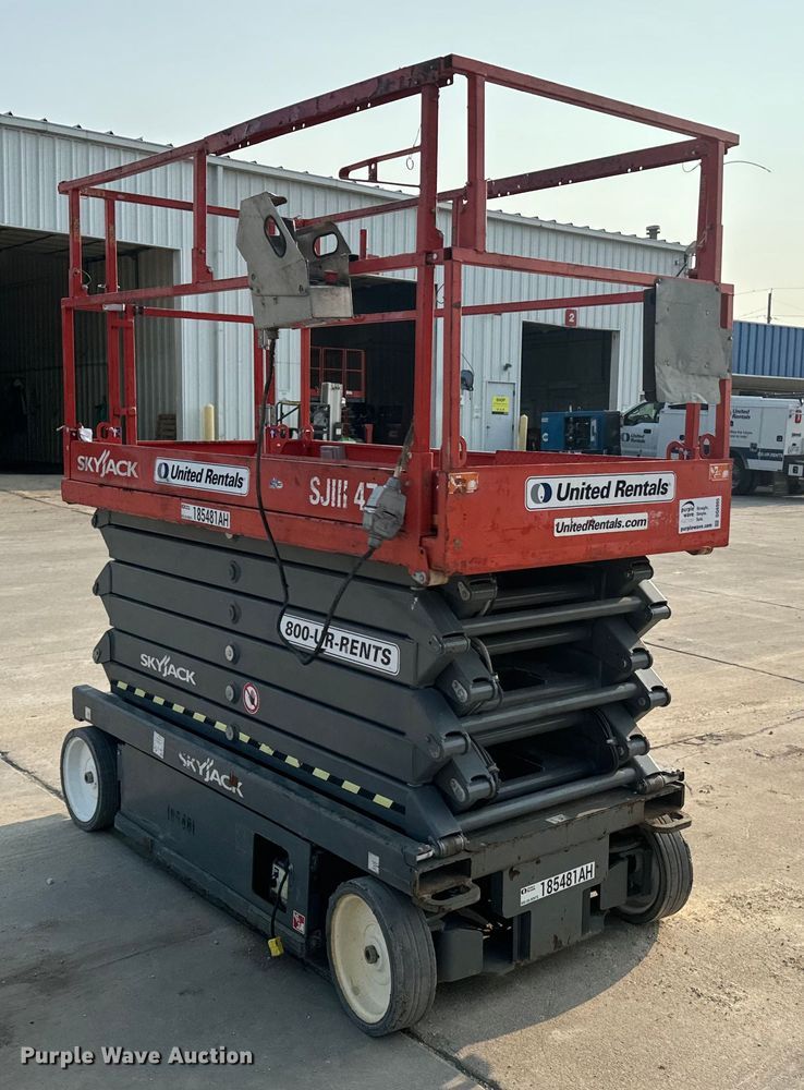 image for item DQ6905 2017 Skyjack 4740 scissor lift