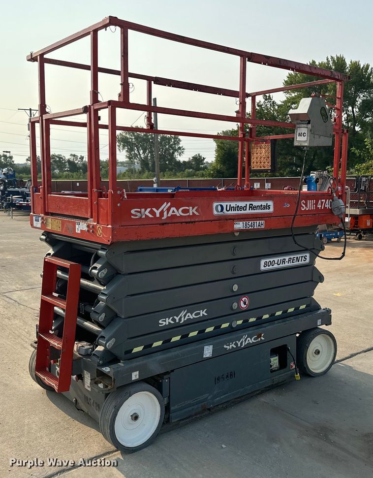 image for item DQ6905 2017 Skyjack 4740 scissor lift