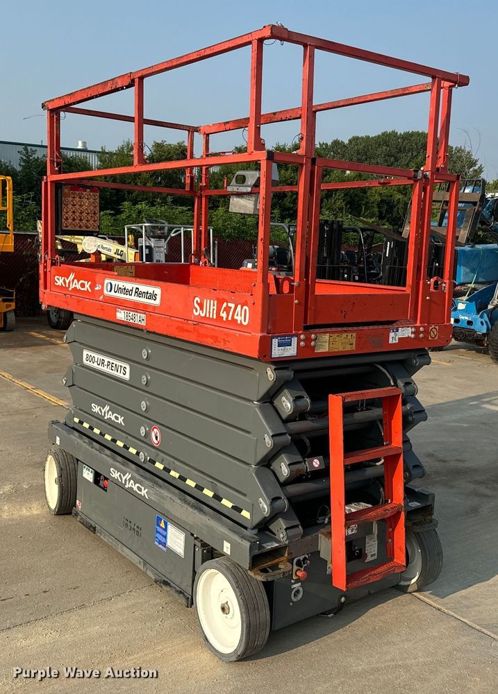 image for item DQ6905 2017 Skyjack 4740 scissor lift