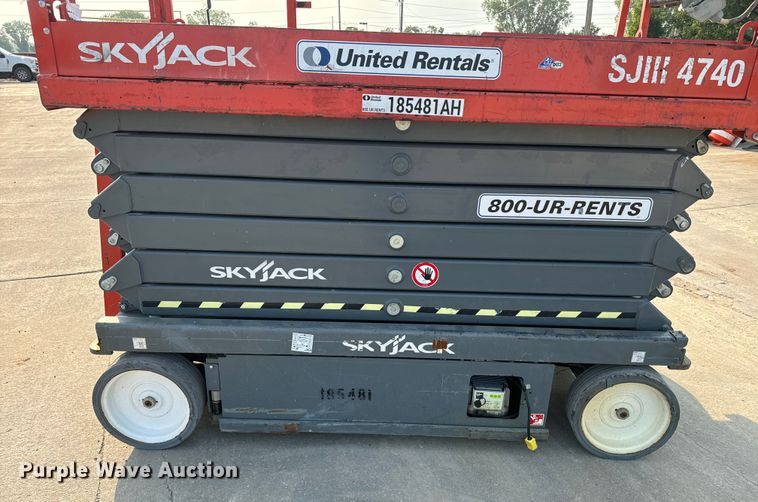 image for item DQ6905 2017 Skyjack 4740 scissor lift