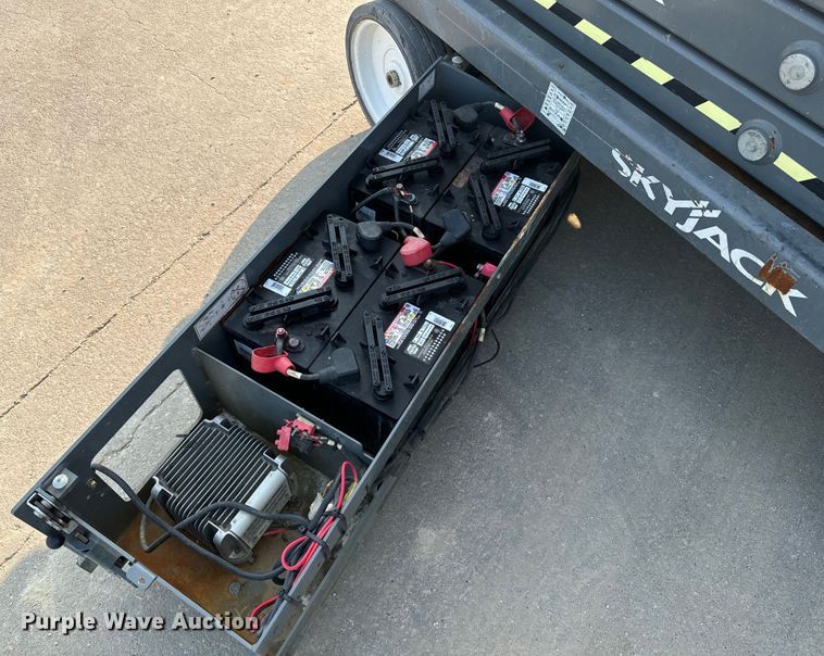 image for item DQ6905 2017 Skyjack 4740 scissor lift