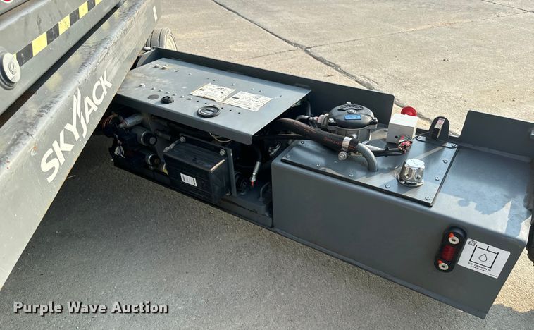 image for item DQ6905 2017 Skyjack 4740 scissor lift