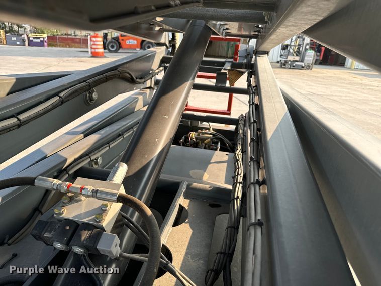 image for item DQ6905 2017 Skyjack 4740 scissor lift