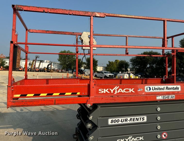 image for item DQ6905 2017 Skyjack 4740 scissor lift