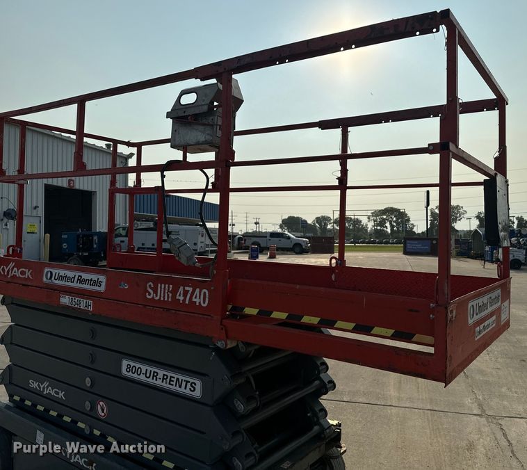 image for item DQ6905 2017 Skyjack 4740 scissor lift