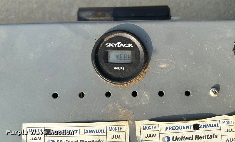 image for item DQ6905 2017 Skyjack 4740 scissor lift