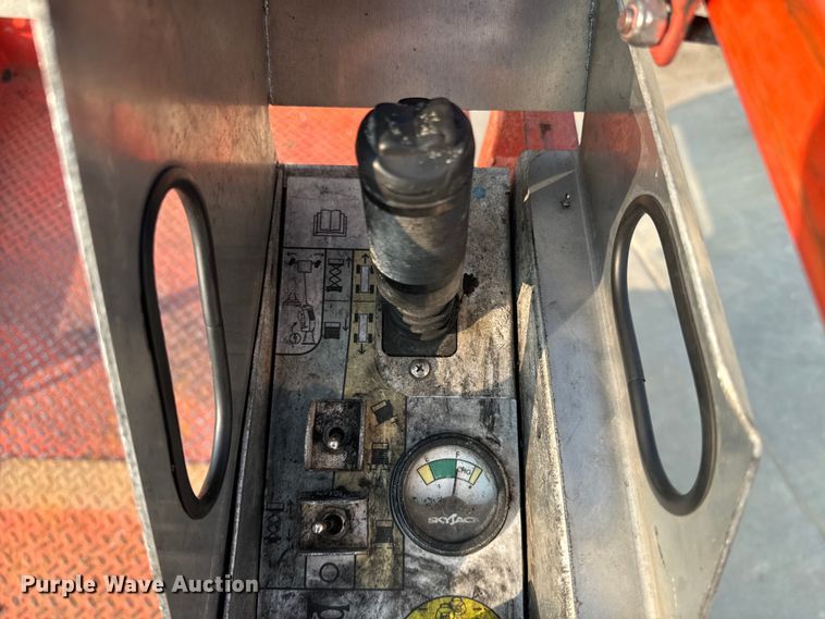 image for item DQ6905 2017 Skyjack 4740 scissor lift