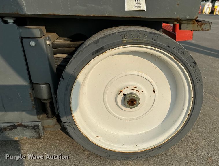 image for item DQ6905 2017 Skyjack 4740 scissor lift