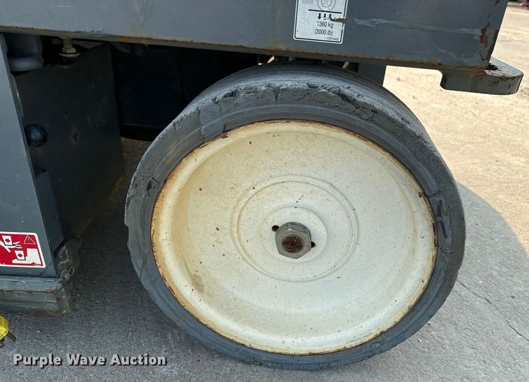 image for item DQ6905 2017 Skyjack 4740 scissor lift