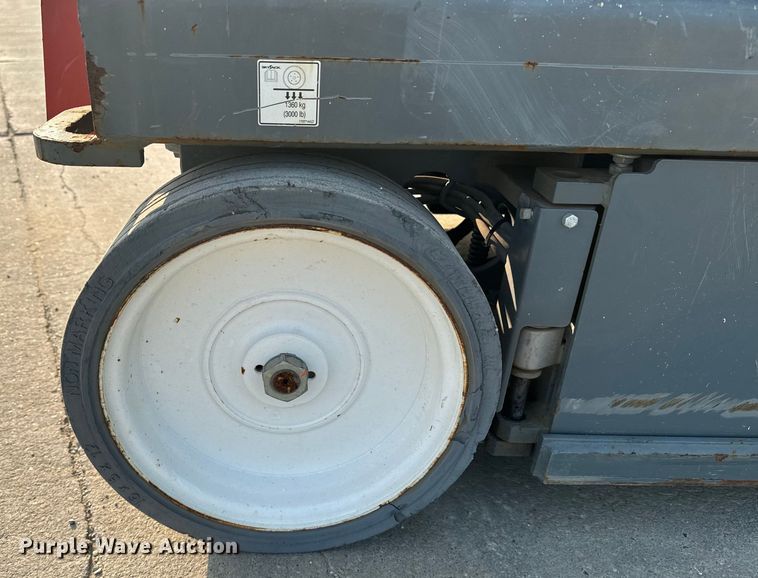 image for item DQ6905 2017 Skyjack 4740 scissor lift