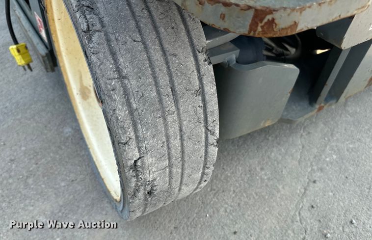 image for item DQ6905 2017 Skyjack 4740 scissor lift