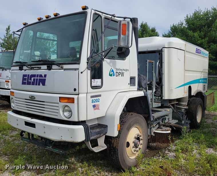 image for item DR4315 2002 Sterling SC8000 street sweeper truck