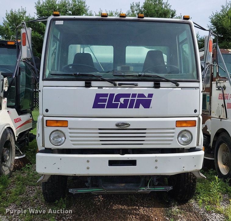 image for item DR4315 2002 Sterling SC8000 street sweeper truck