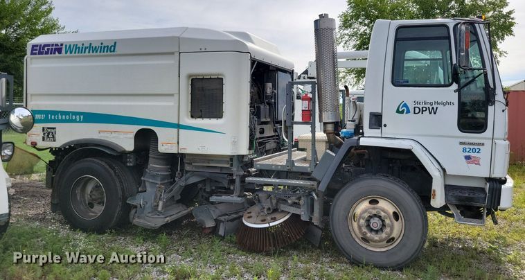 image for item DR4315 2002 Sterling SC8000 street sweeper truck