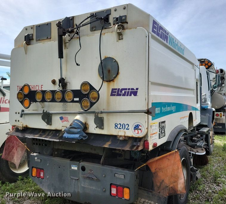 image for item DR4315 2002 Sterling SC8000 street sweeper truck