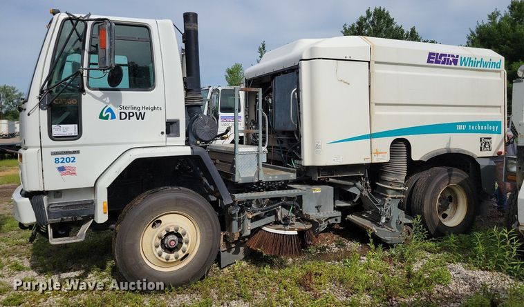 image for item DR4315 2002 Sterling SC8000 street sweeper truck