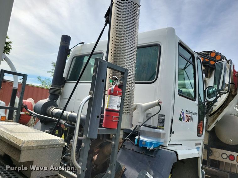 image for item DR4315 2002 Sterling SC8000 street sweeper truck