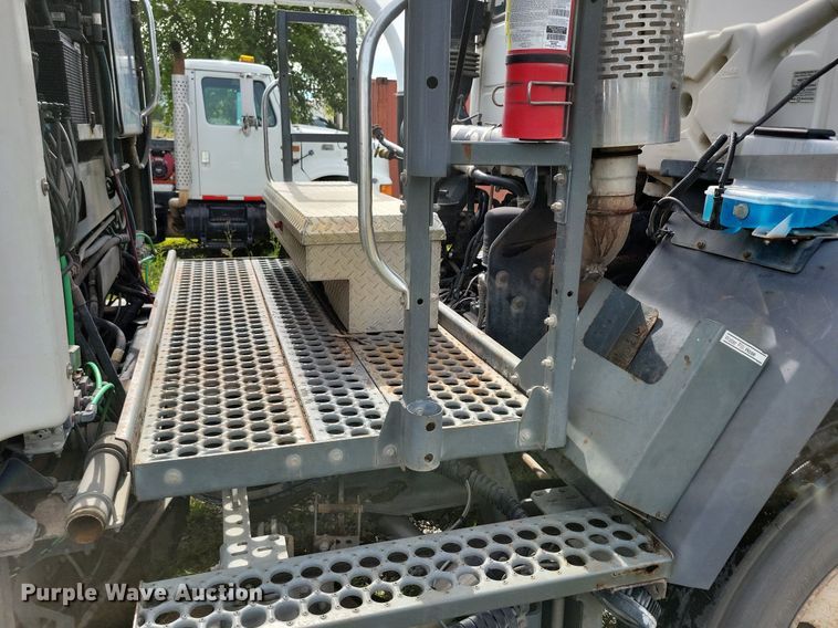 image for item DR4315 2002 Sterling SC8000 street sweeper truck