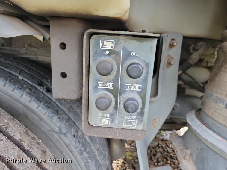 image for item DR4315 2002 Sterling SC8000 street sweeper truck