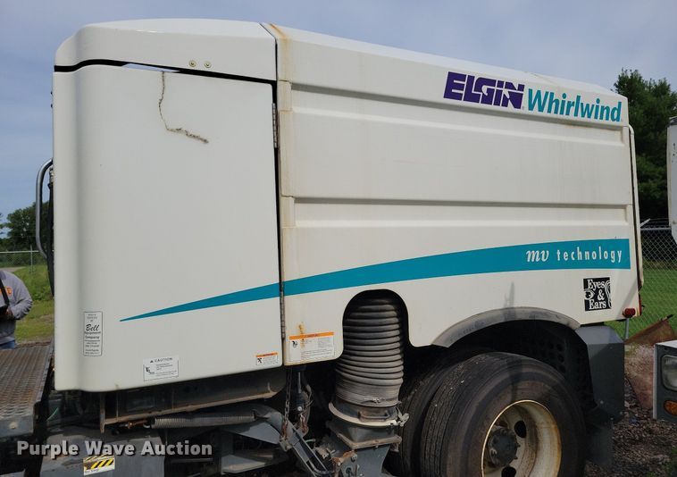 image for item DR4315 2002 Sterling SC8000 street sweeper truck