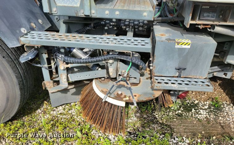 image for item DR4315 2002 Sterling SC8000 street sweeper truck