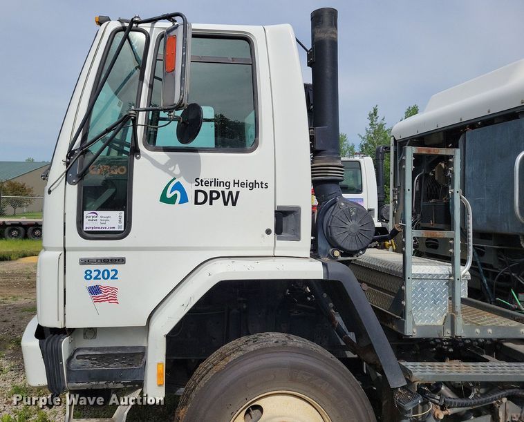 image for item DR4315 2002 Sterling SC8000 street sweeper truck