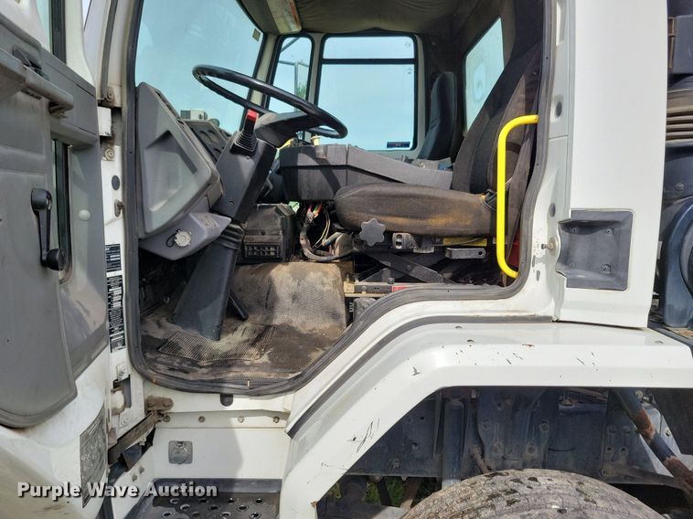 image for item DR4315 2002 Sterling SC8000 street sweeper truck